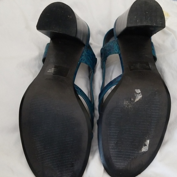 Blue heals - Picture 2 of 7